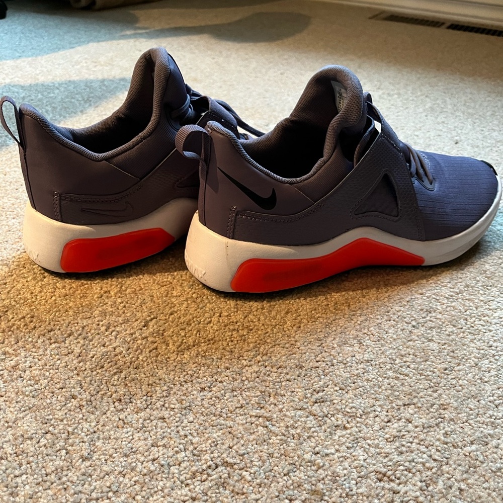 Women’s Nike AirMax size US 9.5